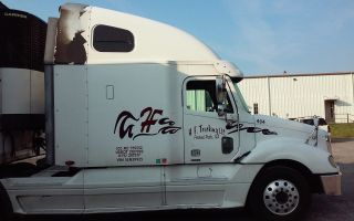 2005 Freightliner Cloumbia And 2 Reefers photo