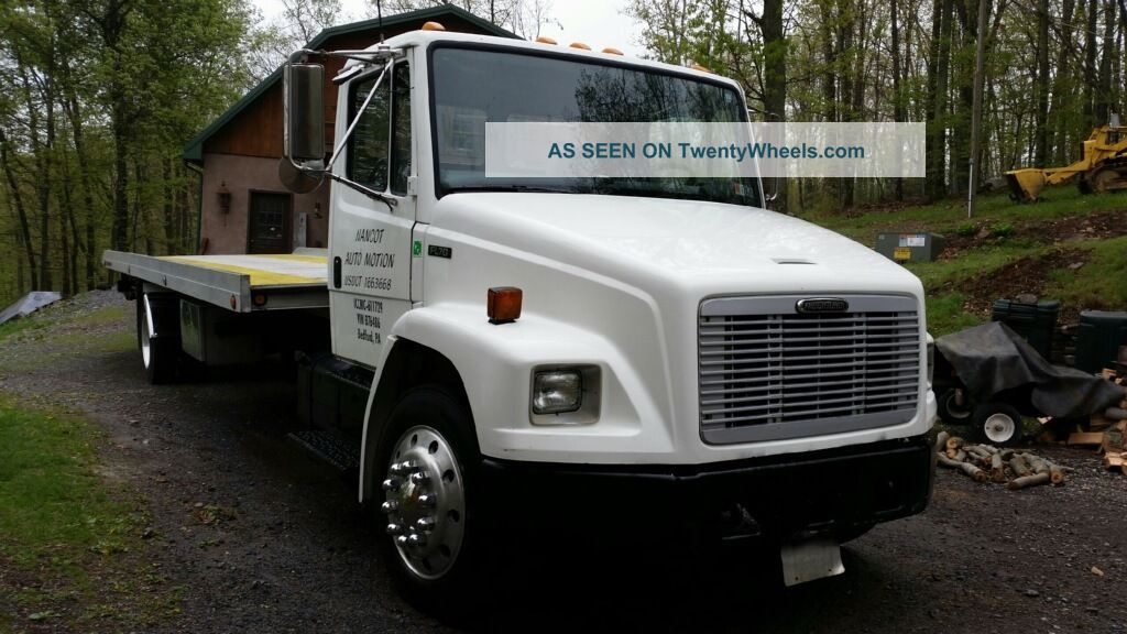 1999 Freightliner Daycab Semi Trucks photo
