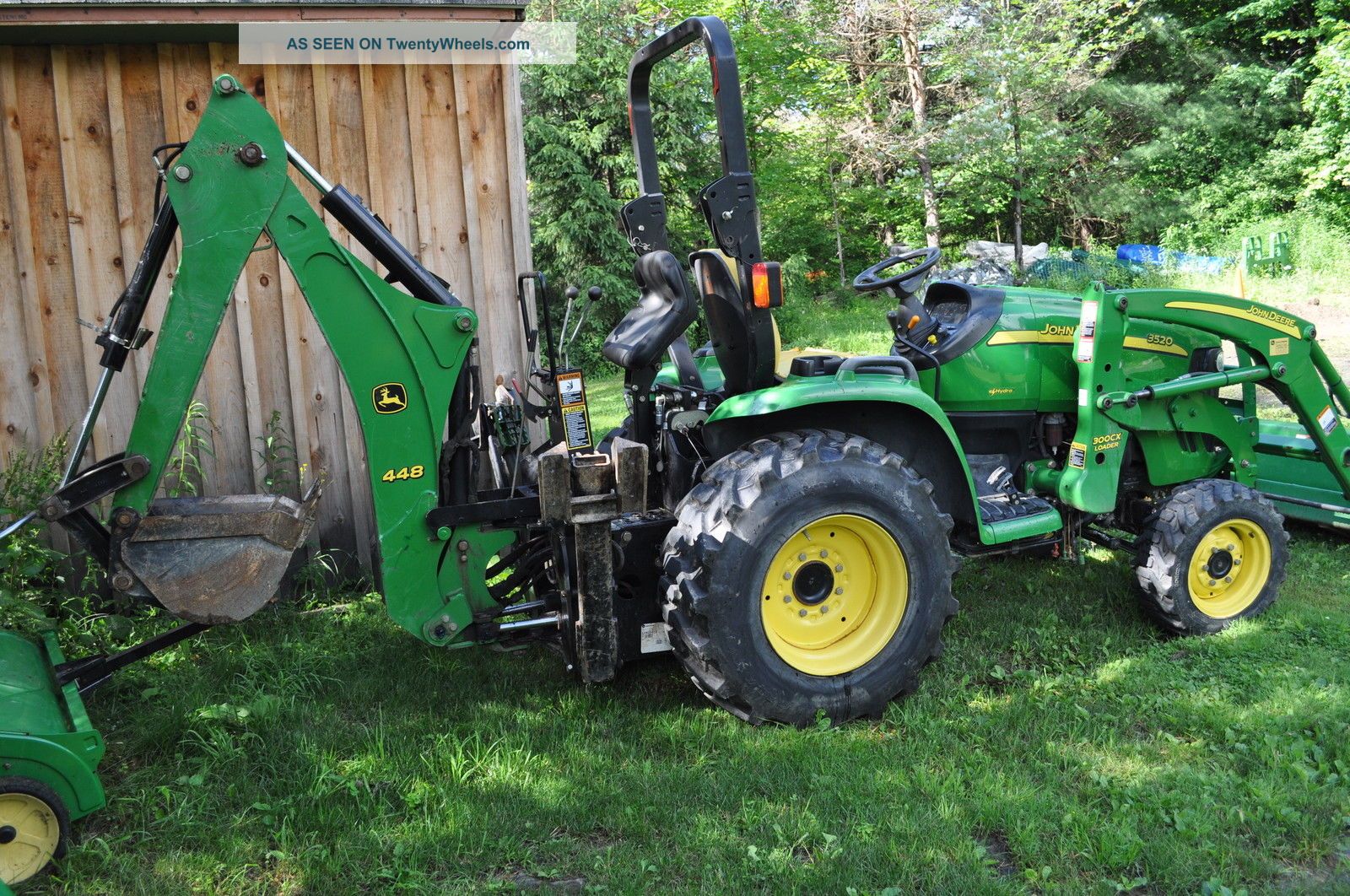 John Deere 3520 Loader/backhoe/ Pallet Forks 675 Hrs