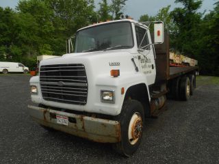 1993 Ford L 900 photo