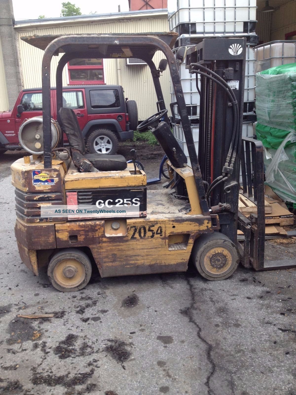 Daewoo Gc25s Forklift 4500lb Capacity,  Propane,  Side - Shift,  No - Reserve / As - Is Forklifts photo