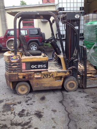 Daewoo Gc25s Forklift 4500lb Capacity,  Propane,  Side - Shift,  No - Reserve / As - Is photo
