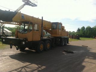 35 Ton Grove Tms300 Hydraulic Truck Crane.  35 Ton Grove Crane.  35 Ton Crane photo