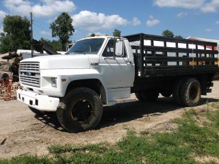 1986 Ford F700 photo