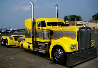 1980 Kenworth W - 900a Extended Hood photo