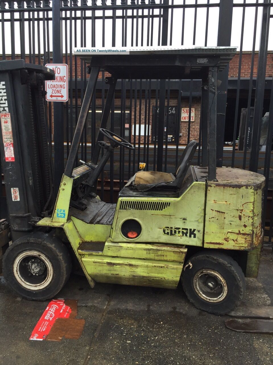 Forklift Clark 4,  000 Lbs Gasoline Gpx25 Forklifts photo