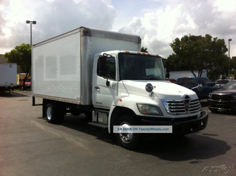 2009 Hino 258lp Box Trucks / Cube Vans photo