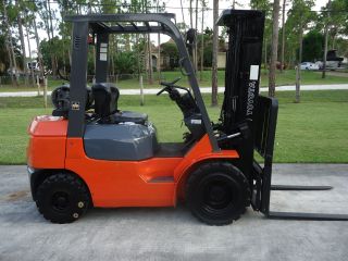 2006 Toyota Forklift 5000 Lbs Dual Fuel Pneumatic Tires Low 2738 Hrs photo