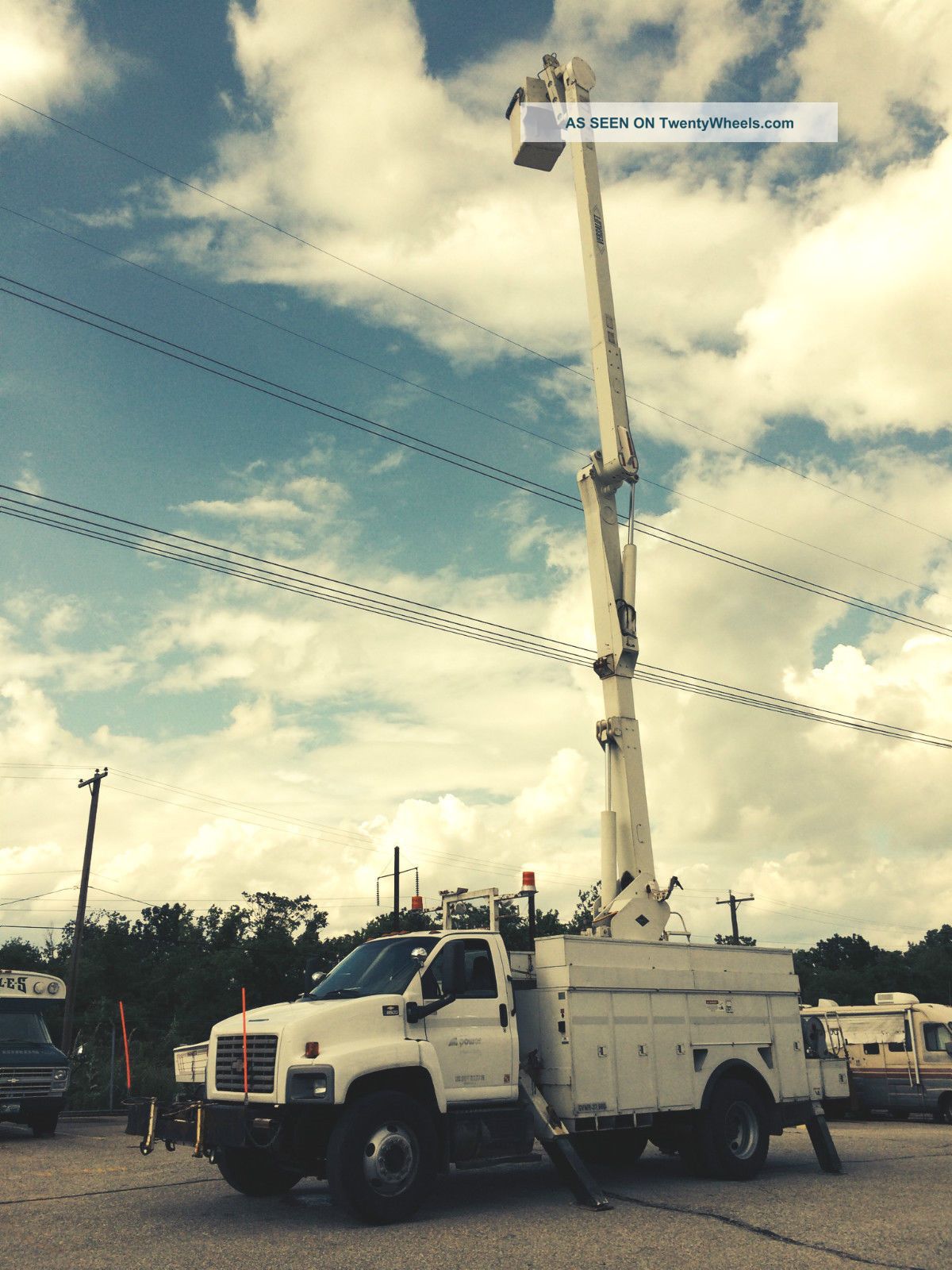 2003 Chevrolet C8500 Bucket / Boom Trucks photo