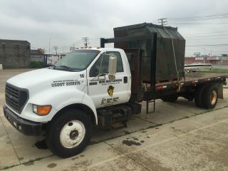 2001 Ford F - 750 photo