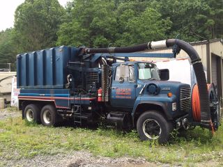 1989 Ford 9000 photo