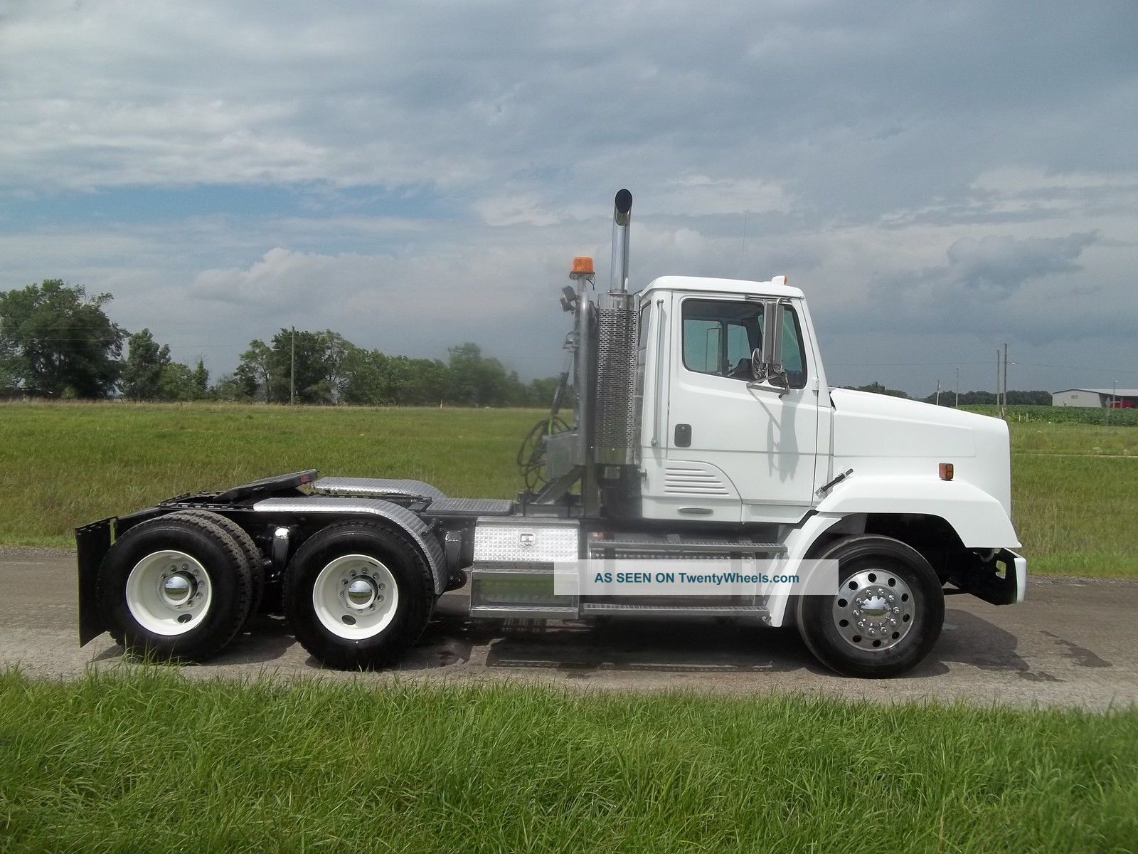 2001 Freightliner Fls112 Daycab Semi Trucks photo