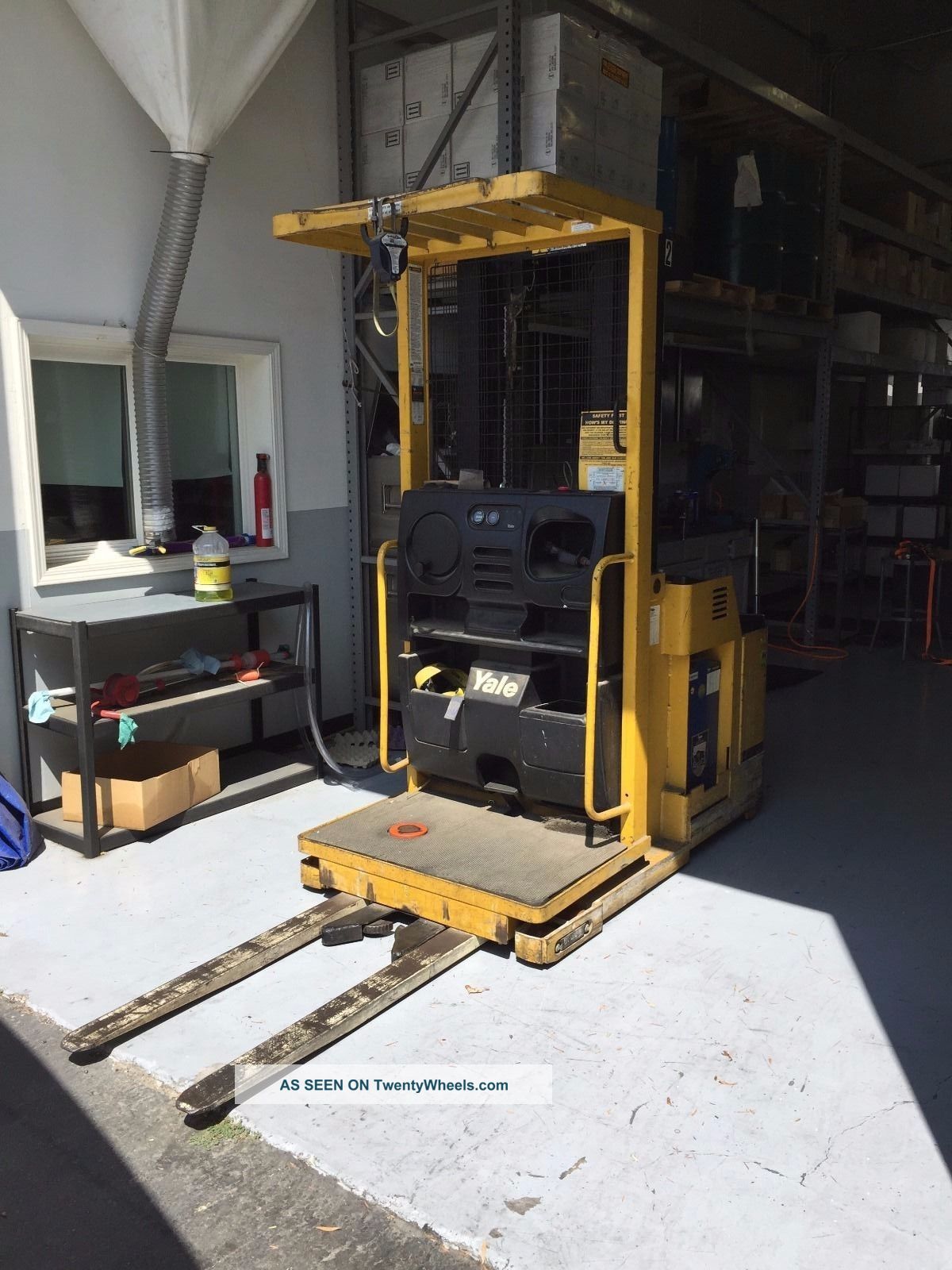Yale Order Picker 3000lb Capacity Electric Forklifts photo
