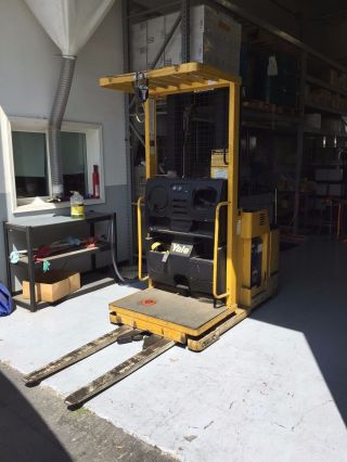 Yale Order Picker 3000lb Capacity Electric photo