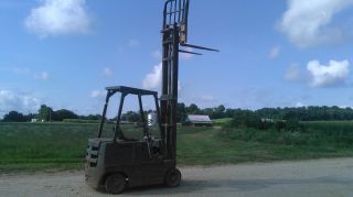 Clark Forklift Yardliift Gas Powered Battery/points/condensor photo
