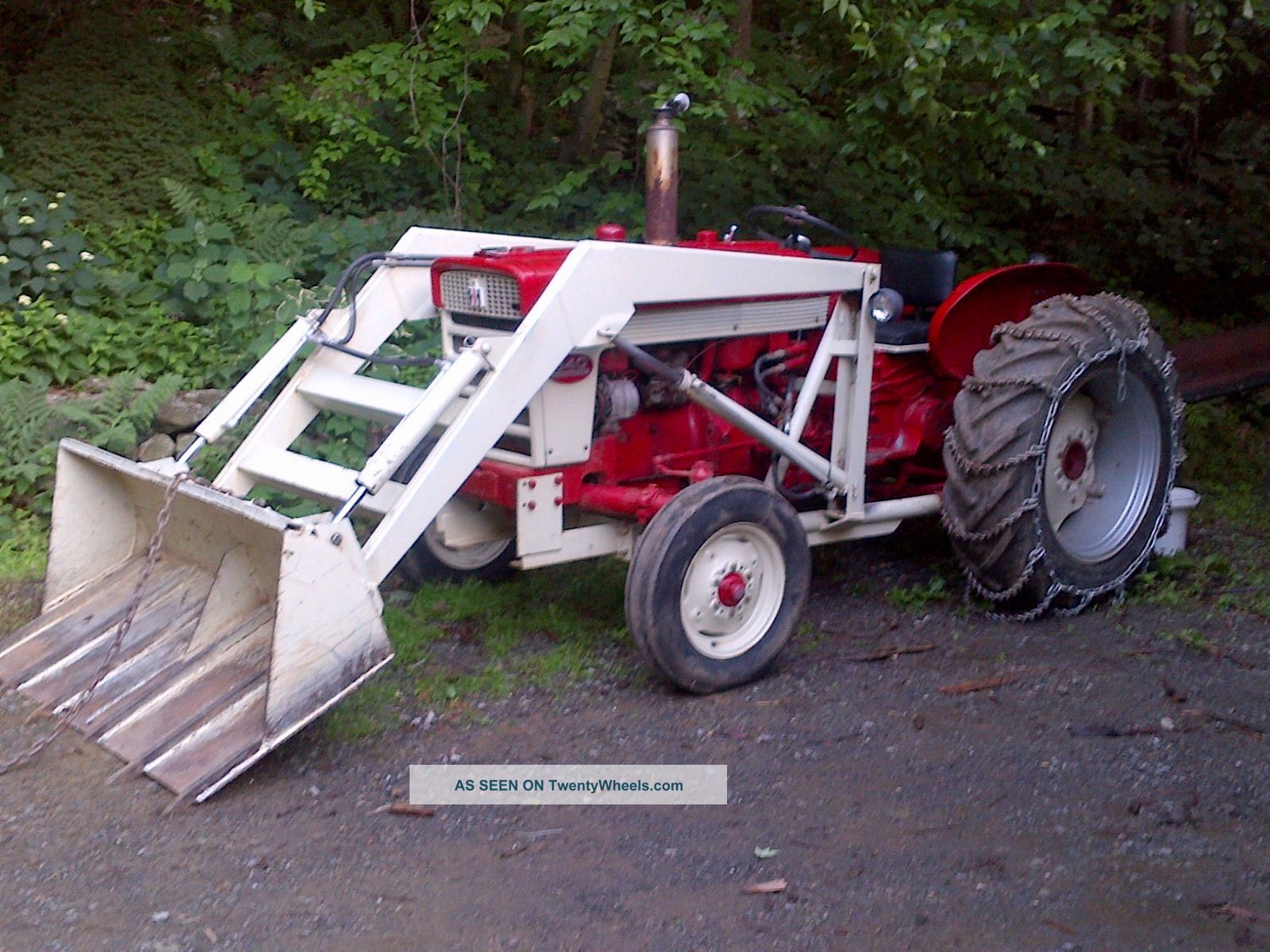International Harvester 340 Utility Tractor 47 Hp / Bucket