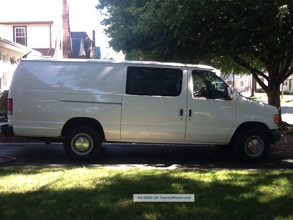 2004 Ford E 350 Delivery / Cargo Vans photo