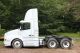 2003 Volvo Vnl Daycab Semi Trucks photo 2