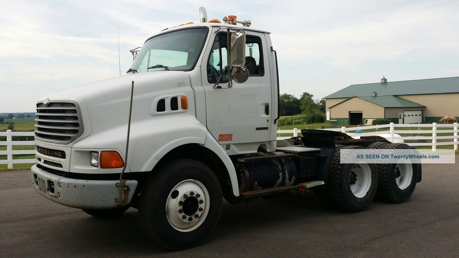 2001 Daycab Semi Trucks photo
