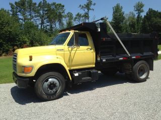 1998 Ford F700 photo