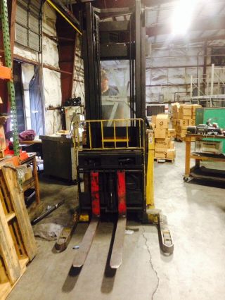 Hyster Electric Fork Truck With Charger photo