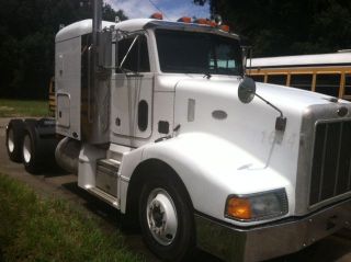 19990000 Peterbilt 377 photo