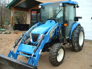 Holland T2310 40hp Cab 4x4 Loader Compact Tractor 366 Hours photo