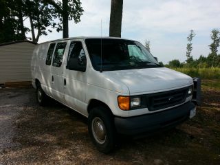 2003 Ford E250 Commercial photo
