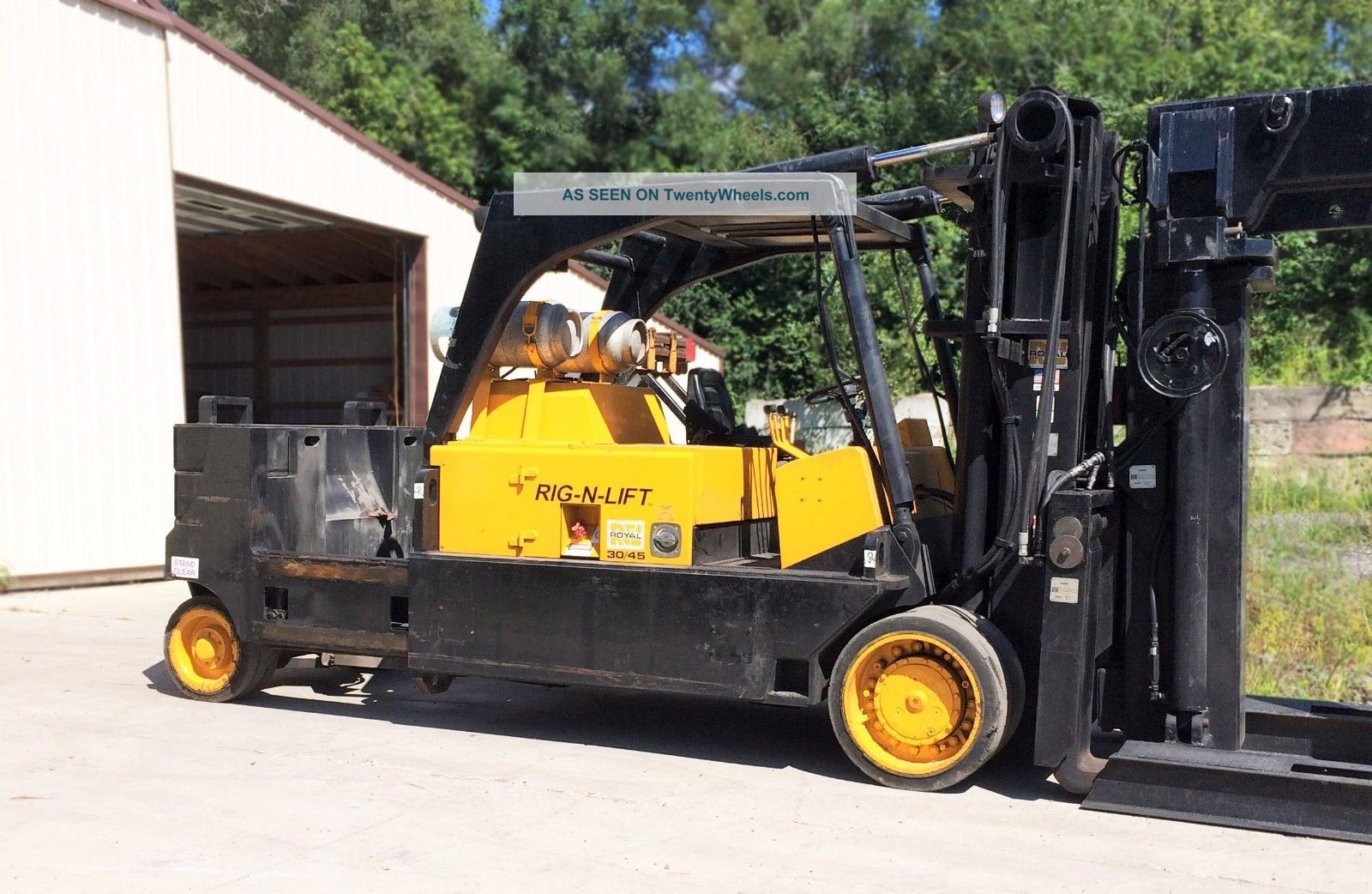 2001 Royal 3045 Forklift With 713 Hours Forklifts photo