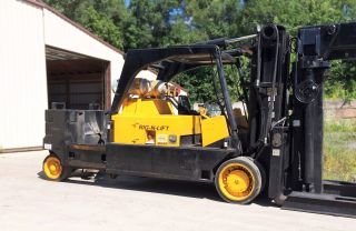 2001 Royal 3045 Forklift With 713 Hours photo