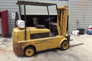S 100 B Hyster/ 10,  000 Lb Lift Sells Unreserved photo
