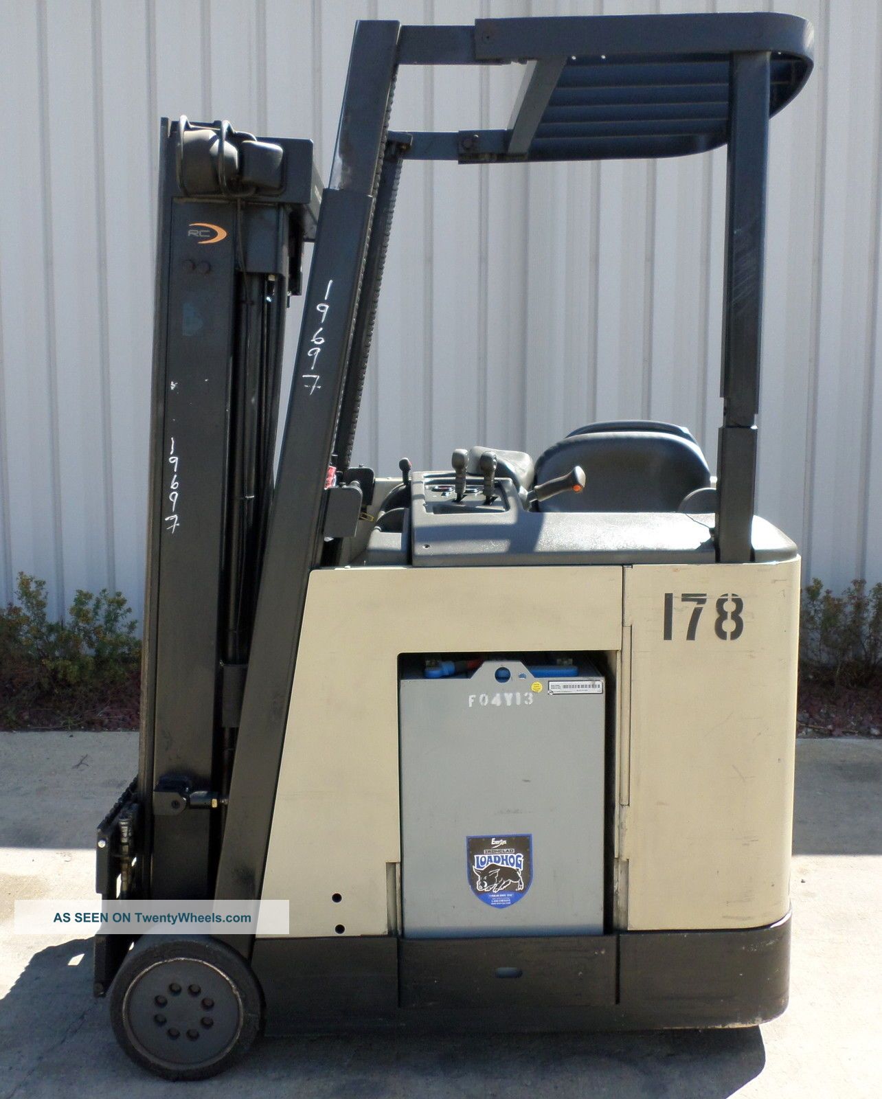 Crown Model Rc3020 - 35 (2005) 3500lbs Capacity Great Docker Electric Forklift Forklifts photo
