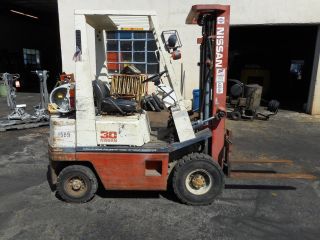 Nissan Pneumatic Forklift 3000 Lbs Capacity photo