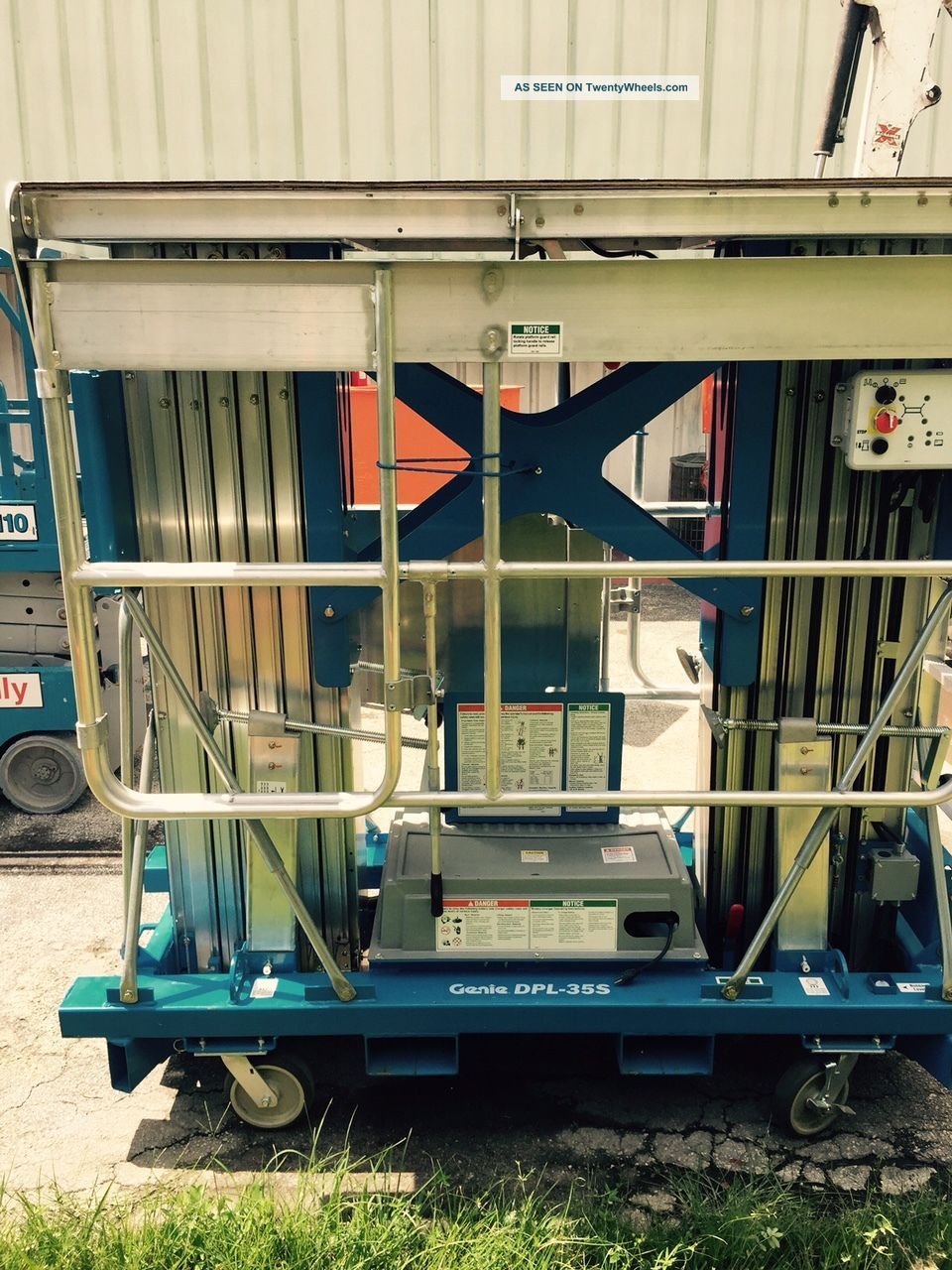 Genie Dpl - 35s One Man Personnel Lift Scissor Scissor & Boom Lifts photo