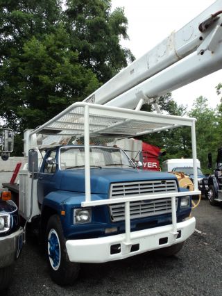 1985 Ford Bucket Truck photo