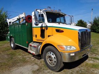 2005 Peterbilt 335 Mechanics Service Crane Truck photo