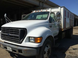 2002 Ford F650 photo