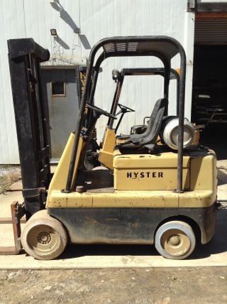 Hyster Forklift 5,  500lbs Propane Solid Tires 2 Stages photo