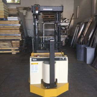 Yale 24 Volts Electric Stacker photo