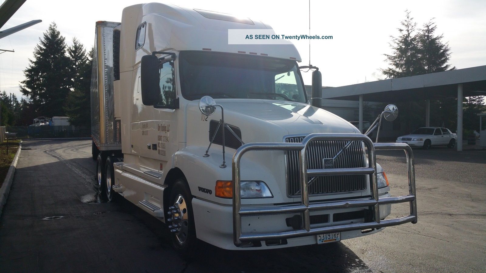 2002 Volvo Vnl Sleeper Semi Trucks photo
