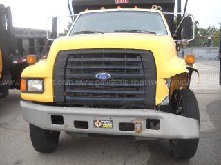 19950000 Ford F800 photo