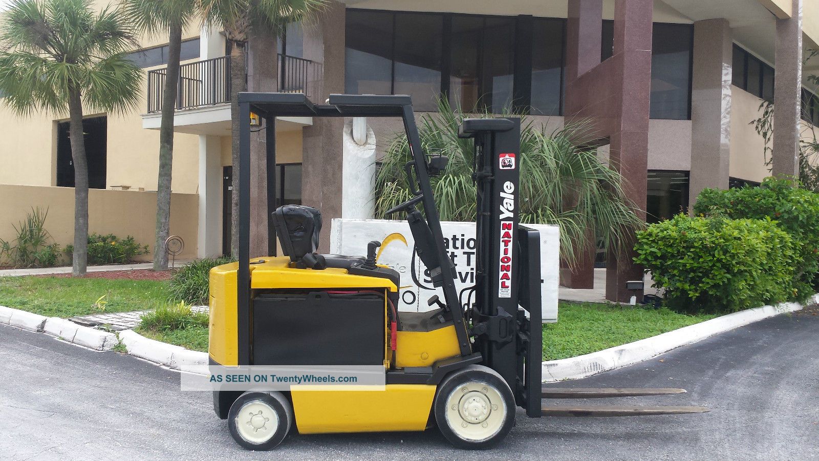Yale Erc060 6000lbs Heavy Duty Forklift With Side Shifter Forklifts photo
