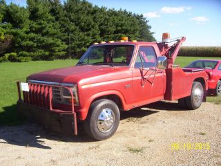 1985 Ford F - 350 photo