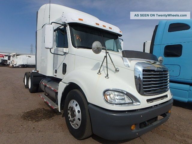2007 Freightliner Colombia Sleeper Semi Trucks photo
