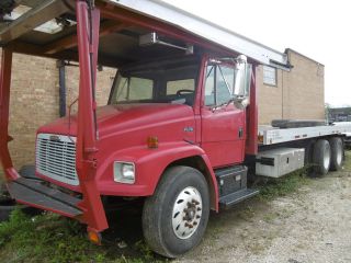1998 Freightliner Fl70 photo