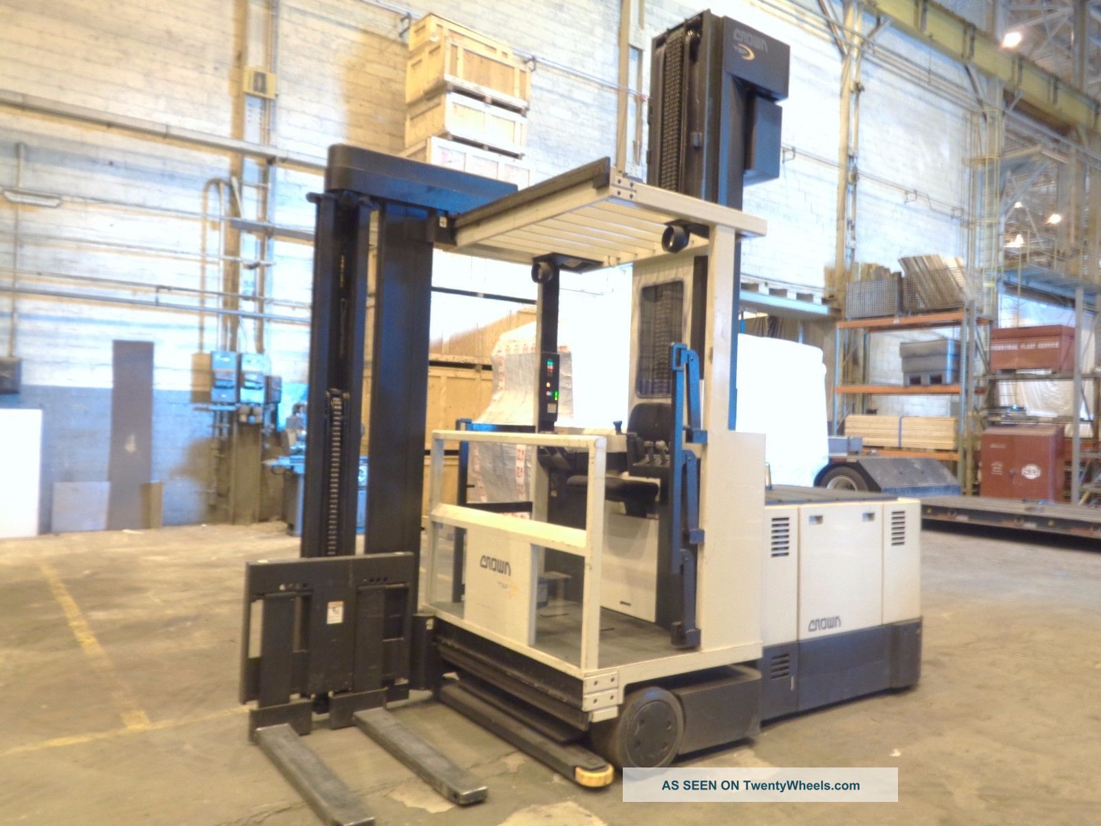 2006 Crown 3 000lbs 30tsp Electric Man Up Swing Reach