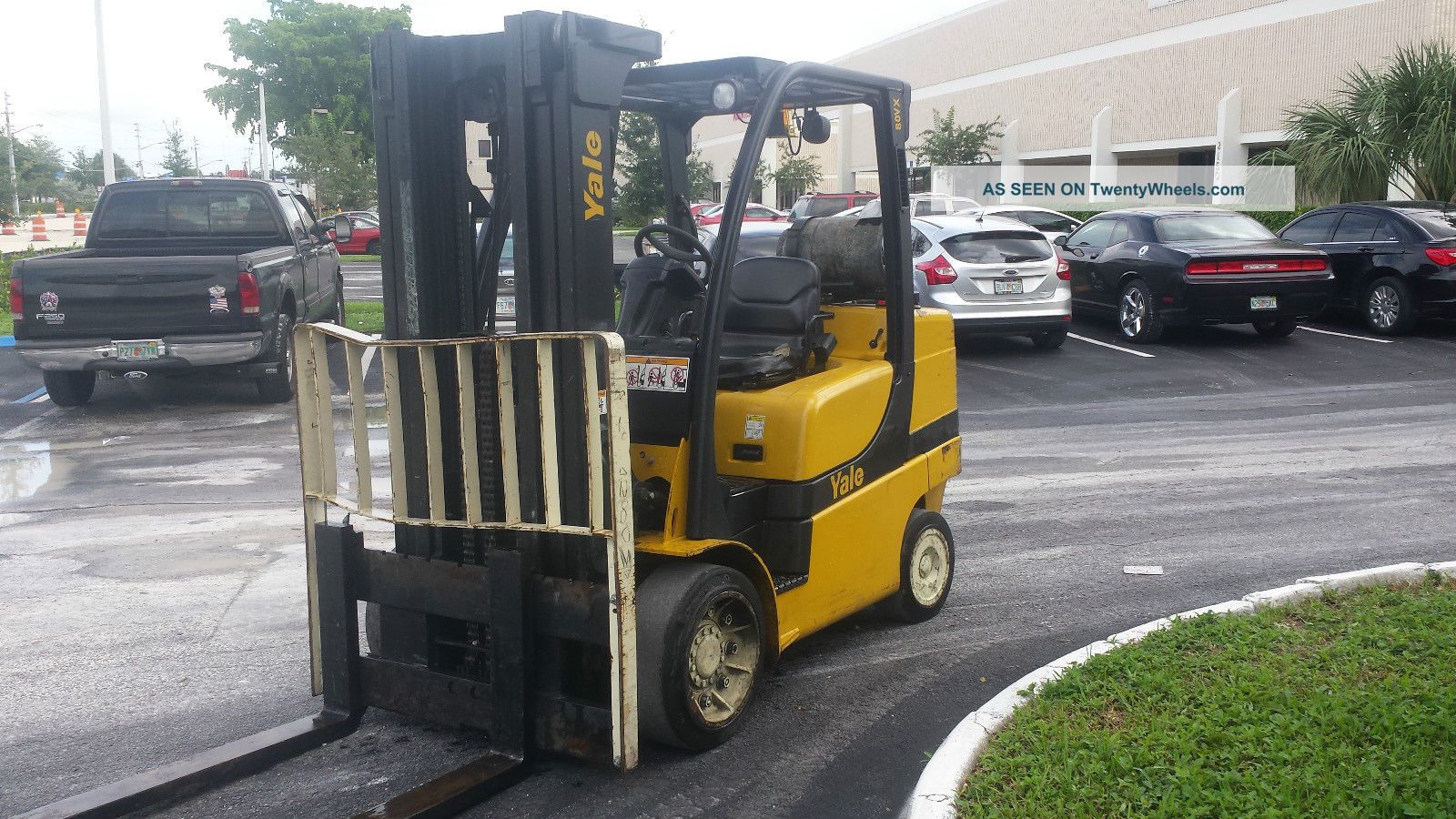 2009 Yale 8000lbs Forklift W/ Long Forks