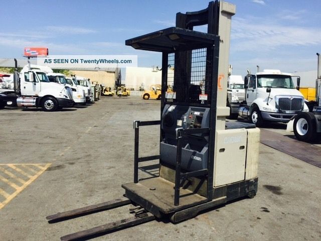 2000 Crown Order Picker Sp3205 - 30 Electric Forklift 24 System Forklifts photo