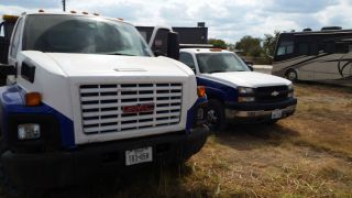 2007 Chevrolet Kodiak 21 ' Jerrdan & 04 Silverado Self Loader photo