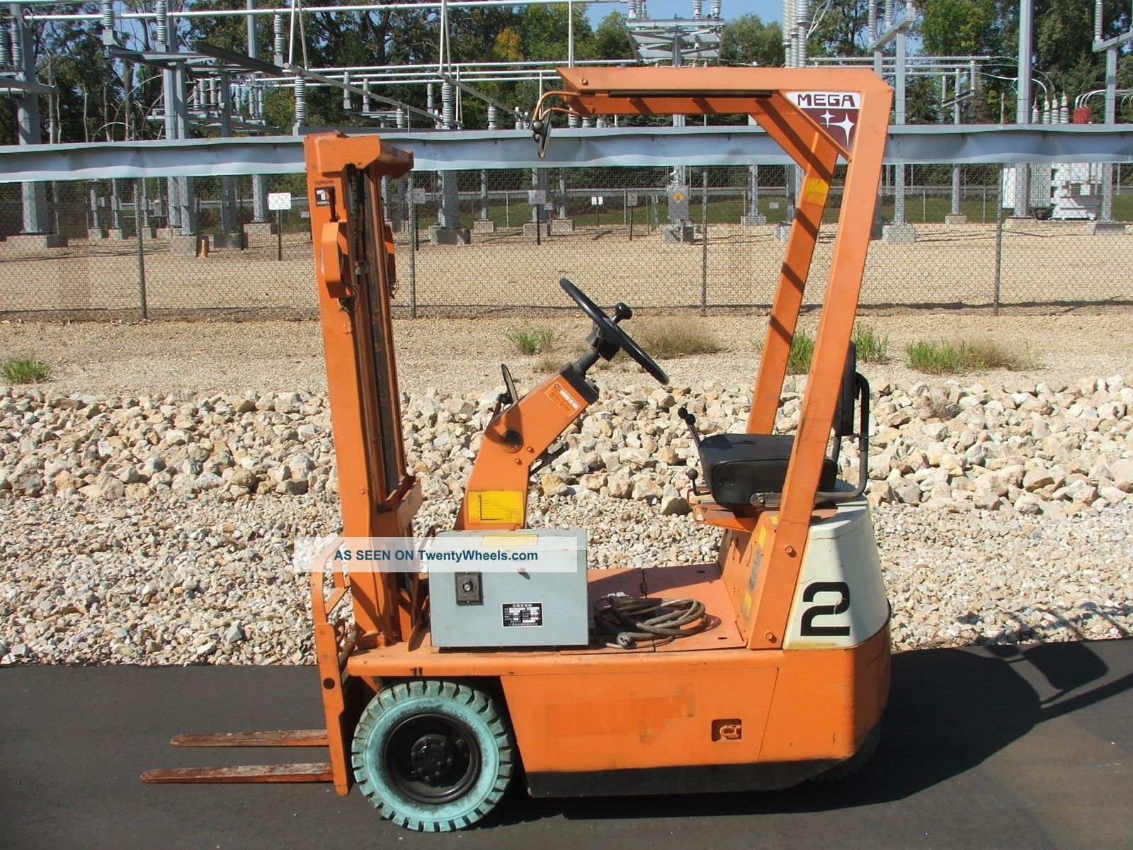 Ultra Compact Toyota 1000lb Forklift Forklifts photo